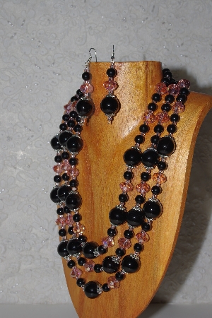 +MBAMG #100-0364  "Black & Pink Bead Necklace & Earring Set"
