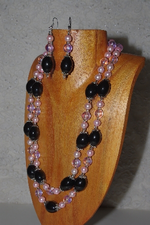 +MBAMG #100-0338  "Pink & Black Bead Necklace & Earring Set"