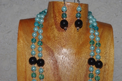 +MBAHB #033-0075  "Black Porcelain & Mixed Bead Necklace & Earring Set"