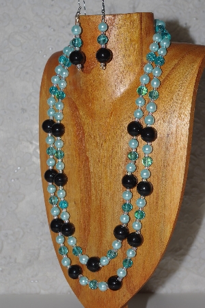 +MBAHB #033-0075  "Black Porcelain & Mixed Bead Necklace & Earring Set"