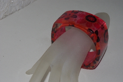 +MBAMG #S99-0017  "Floral Resin Bangle Bracelet"