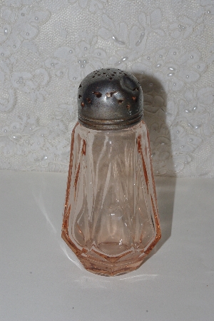 +MBAMG #108-0124  "Vintage Coral Pink Glass Shaker"