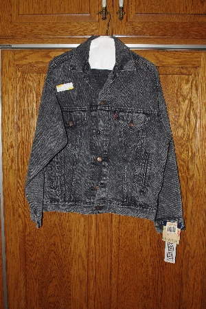 +MBACF #598-0025  "Levi's 593 Oversized Whitewashed Black Denim Jacket"