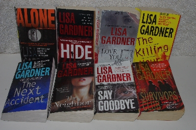 +MBACF #B-0029  "Set Of 8 Lisa Garnder Pre-Owned Used Paperback Books