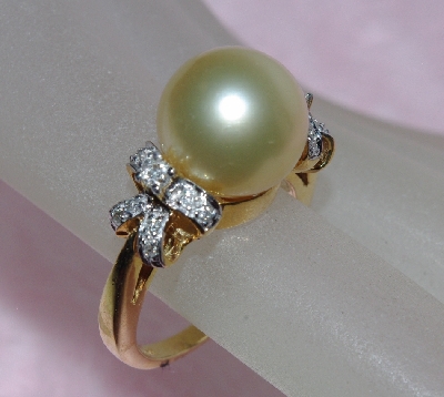 Lamps II #0218  "Beautiful Pale Yellow Tahitian Pearl & Diamond Ring"