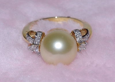 Lamps II #0218  "Beautiful Pale Yellow Tahitian Pearl & Diamond Ring"