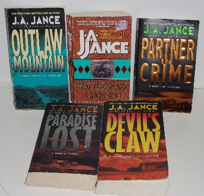 +MBA #1313-002  "Set Of 18  J.A. Jance Joanna Brady Series Paperback Books"