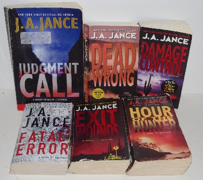 +MBA #1313-002  "Set Of 18  J.A. Jance Joanna Brady Series Paperback Books"