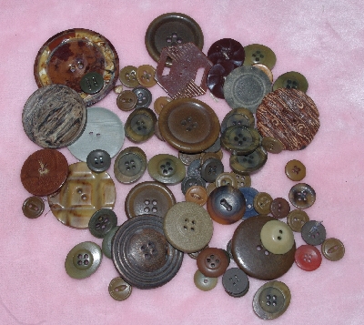 MBA #1616-089  "Vintage Lot Of 76 Buttons"