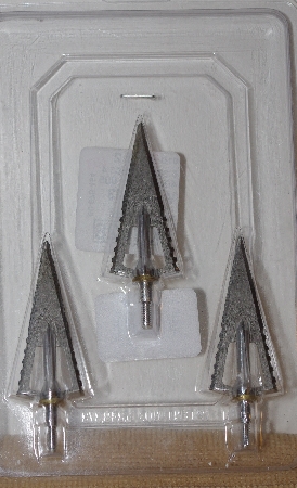 +MBA #1818-0246  "Steel Force Sabertooth 125 Set Of 3 Fixed Blade Broadheads"