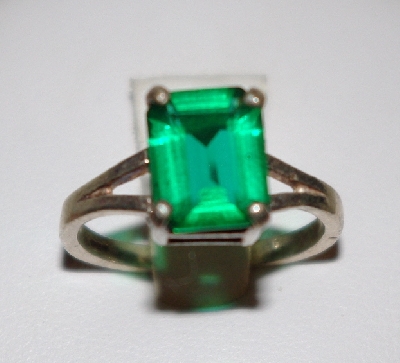 +MBA #1818-0126  "Sterling Square Cut Green CZ Ring"