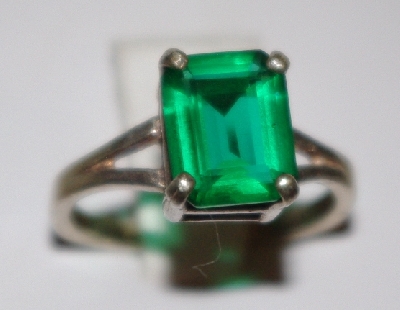 +MBA #1818-0126  "Sterling Square Cut Green CZ Ring"