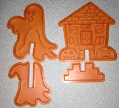 +MBA #1515-0001  "Nordic Ware 3D Stand Up Halloween Cookie Cutter Set"