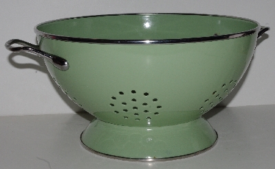 +MBA #2525-0281  "Large Green Enameled Colander"