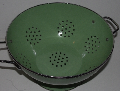 +MBA #2525-0281  "Large Green Enameled Colander"