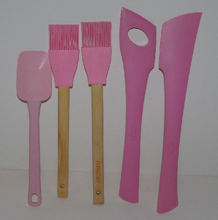 +MBA #2626-0086 "Pink 5 Piece Set Of Baking Tools"