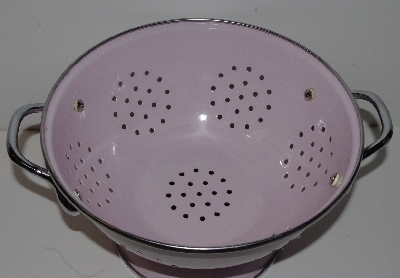 +MBA #2626-0096  "Powder Pink  Colander"