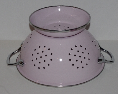 +MBA #2626-0096  "Powder Pink  Colander"