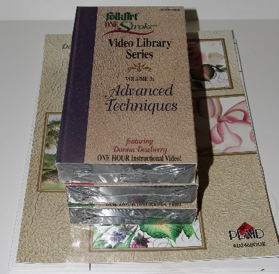 +MBA #2828-323   "2000 Plaid 7 Piece Donna Dewberry Crafting Set"