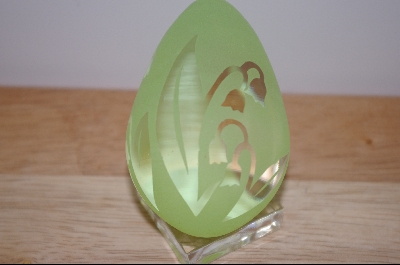 +MBA #9-157  Green Flower Cameo Glass Egg
