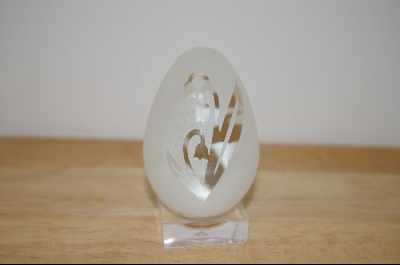 +MBA #9-167  1980's  White Floral Cameo Glass Egg