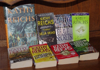 MBA #4242-1717   "Set Of 16 "Temperance Brennan Series" Kathy Reichs Books"