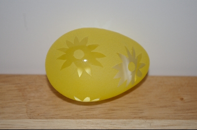 +MBA #9-136  1980's Yellow Floral Cameo Glass Egg