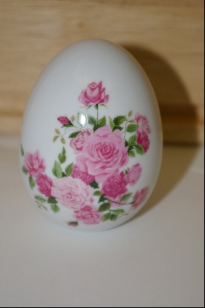 +MBA #10-179  1988 Avon "Summer Roses" Ceramic Collectors Egg