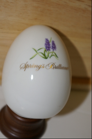 +MBA #10-169  Avon 1988 "Spring's Brilliance" Ceramic Collectors Egg