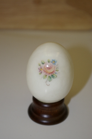 +MBA #10-206  White Marble Egg With Small Pink Rose
