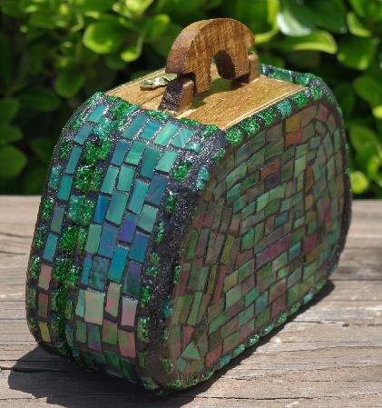 +MBA #5559-0055  "Iridescent Green Stained Glass Purse Shaped Mosaic Jewelry Trinket Box"