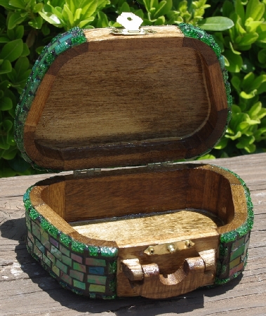 +MBA #5559-0055  "Iridescent Green Stained Glass Purse Shaped Mosaic Jewelry Trinket Box"