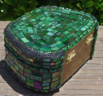 +MBA #5559-0055  "Iridescent Green Stained Glass Purse Shaped Mosaic Jewelry Trinket Box"