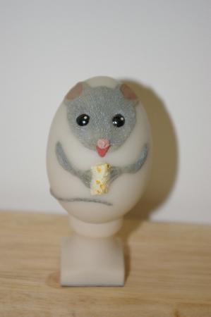 +MBA #10-041  1987 Bristar Hand Carved Resin Mouse Egg