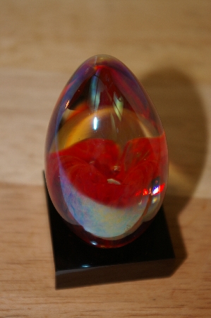 +MBA #10-090  "1985 Hand Crafted Red Flower Glass Egg