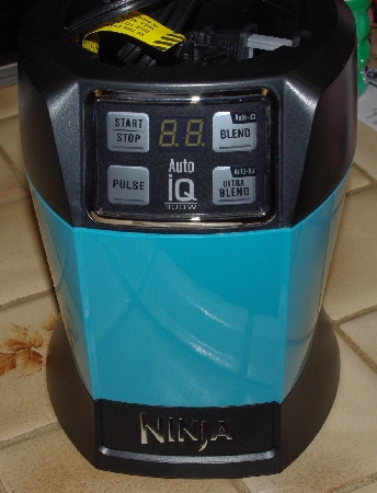 +MBA #3232-222  "2015 Bright Aqua Blue Nutri Ninja IQ 1100 Personal Blender With Recipe BooK"