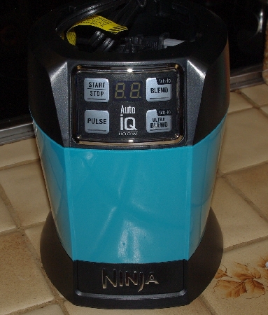 +MBA #3232-222  "2015 Bright Aqua Blue Nutri Ninja IQ 1100 Personal Blender With Recipe BooK"