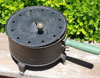 +MBA #5613-225  "Vintage E-Z Corn Popper"