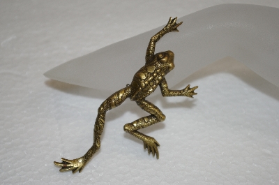 +MBA #20-297  Large Gold Toned Climbing Frog Pin