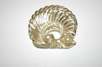 +MBA #24-241  Gold Plated Glass Pearl & Crystal Pin