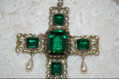 +MBA   "Antique Emerald  Green Glass Cross Pendant