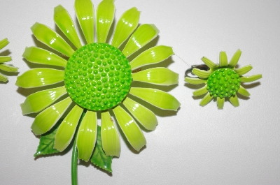+MBA #25-046  Vintage Green Enamel Flower Pin With Matching Clip On Earrings