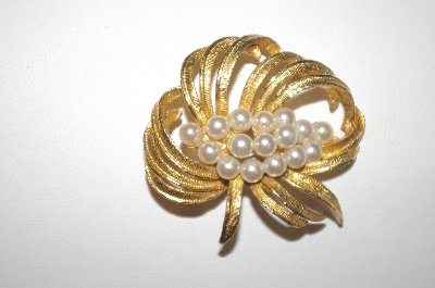 **MBA #S4-109  Gold Plated Faux Pearl Pin