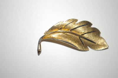 +MBA #S4-297  Designer BSK Gold Tone Leaf Pin