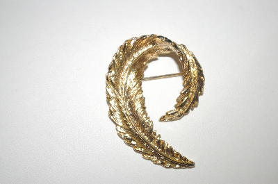 +MBA #S4-292  Gold Plated Leaf Pin