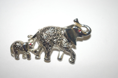 **Silver Tone Elephant Pin