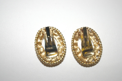 +MBA #23-313  Parklane Oval Glass Cameo Clip Ons