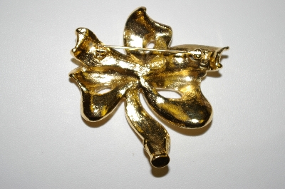 +MBA #25-495  "Trifari Gold Tone Bow Pin