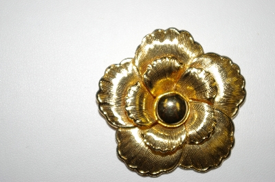 +MBA #25-465  Vintage Gold Tone Flower Clip