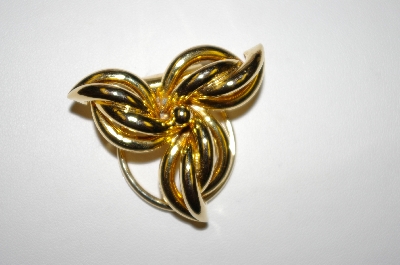 +MBA #25-509  "Jeri-Lou Gold Plated Scarf Clip
